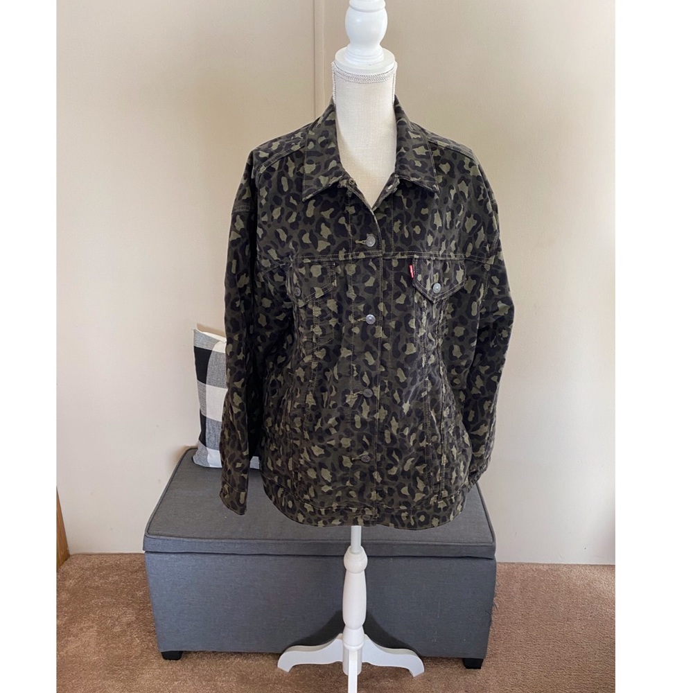 Levi’s Camo Pattern Jacket Size XL